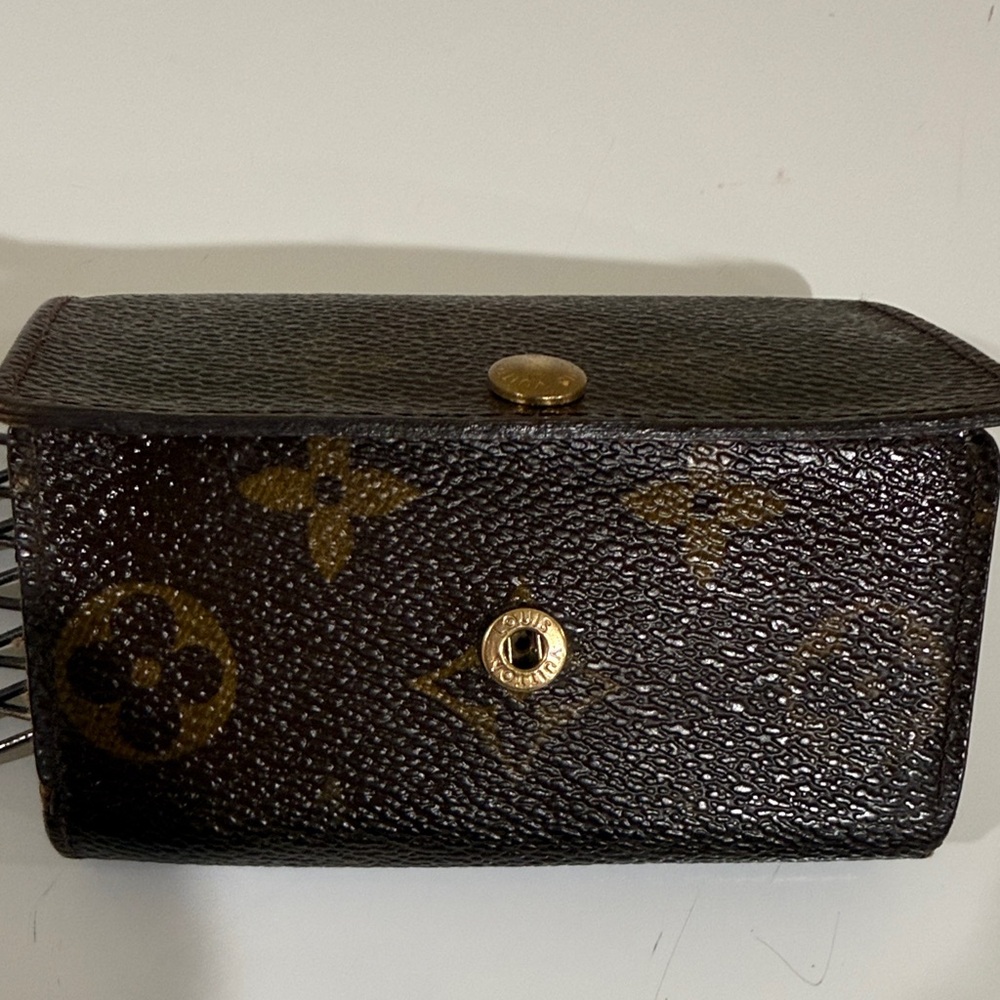 Louis Vuitton Authentic Key-Holder Louis Vuitton Unisex Key-Chain - Picture 6 of 14